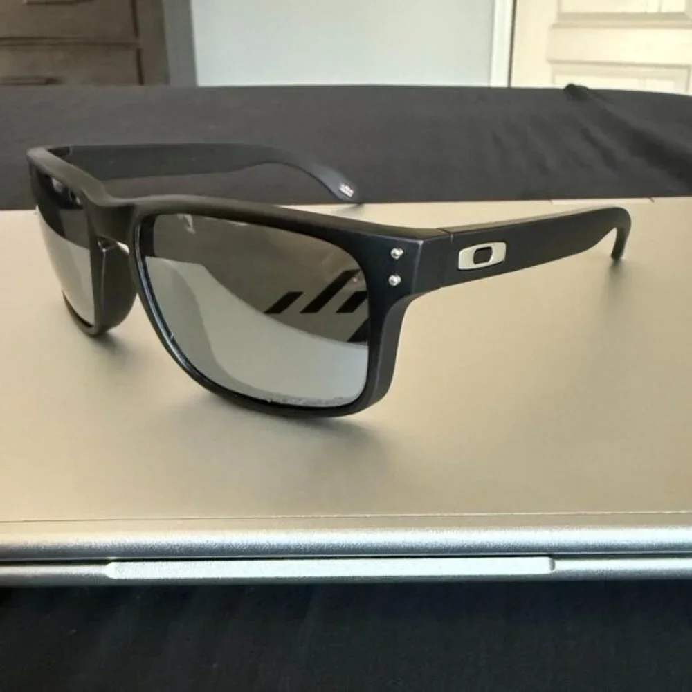 OO9102 Oakley Holbrook Matte Black Frame Prizm Polarized Reflective Silver Lens - Picture 1 of 8